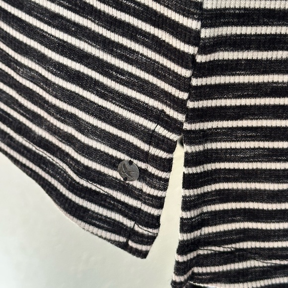 Eddie Bauer Tee Size Small V-neck Long Sleeve Stripes - Picture 8 of 9